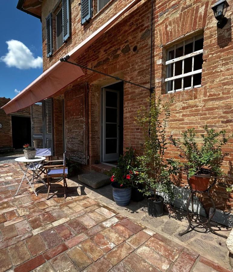 Casa Ezio Marchi - Due Appartamenti E Una Family Suite Bettolle Extérieur photo