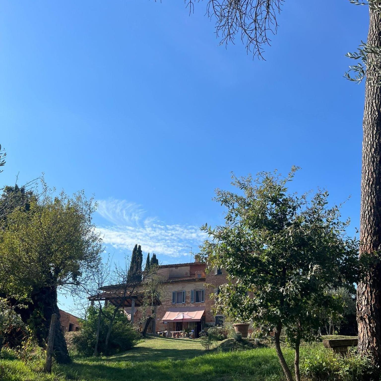 Casa Ezio Marchi - Due Appartamenti E Una Family Suite Bettolle Extérieur photo