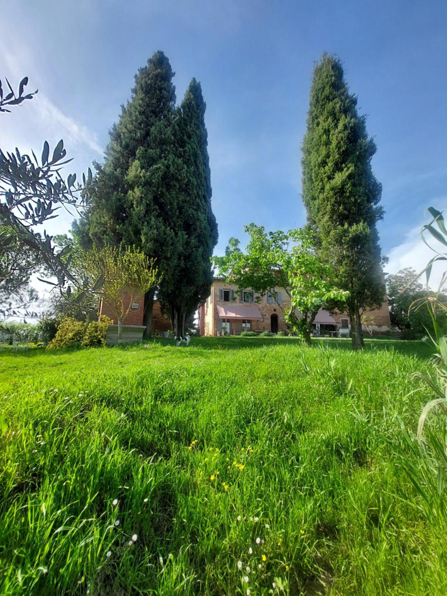 Casa Ezio Marchi - Due Appartamenti E Una Family Suite Bettolle Extérieur photo